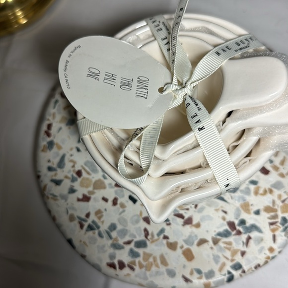 Rae Dunn measuring cups with handle - Picture 3 of 7